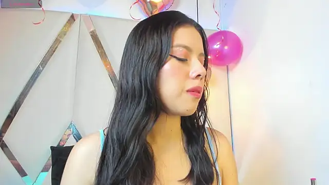 Snapshot of MarielQueenx chatting on January 8, 5:27 am MarielQueenx online show from January 8, 5:27 am