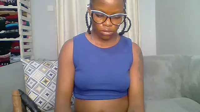 Petite 254 online show from April 7, 8:15 am