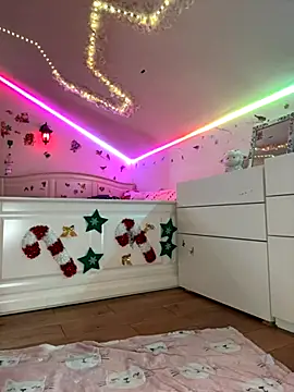 SelenaBee online show from December 4, 8:23 am