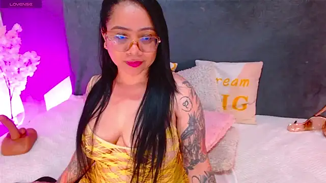 Snapshot of VeronicaBrunette chatting on February 8, 6:54 am VeronicaBrunette online show from February 8, 6:54 am