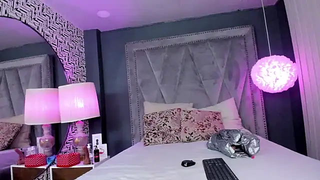 Hotsamantamature online show from March 6, 7:43 pm