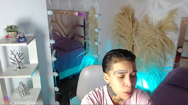 Jonesliam23 online show from February 16, 7:32 pm