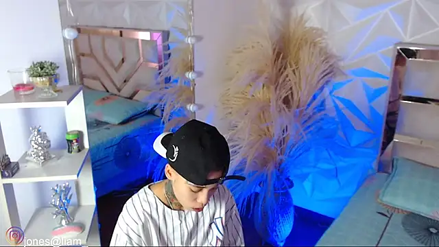 Jonesliam23 online show from March 7, 7:11 pm