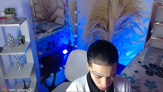 Jonesliam23 online show from March 12, 7:42 pm