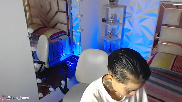 Jonesliam23 online show from April 8, 7:25 pm