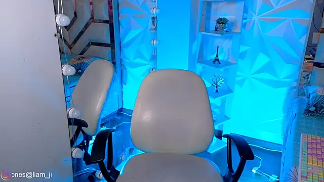 Jonesliam23 online show from June 2, 8:00 pm