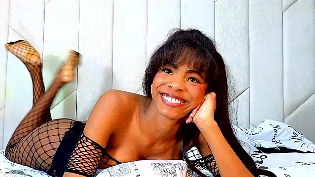 Snapshot of adaraSmiith chatting on December 7, 5:53 pm adaraSmiith online show from December 7, 5:53 pm