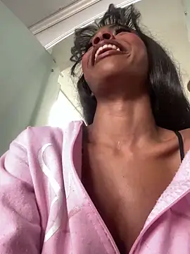 Snapshot of adaraSmiith chatting on December 11, 5:59 pm adaraSmiith online show from December 11, 5:59 pm