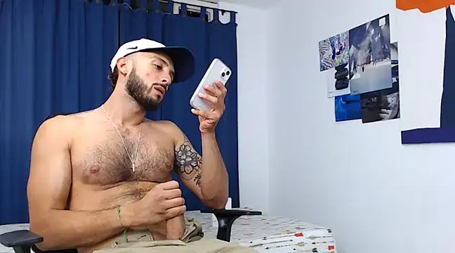 Snapshot of Sanit_Di chatting on December 20, 8:45 pm Sanit Di online show from December 20, 8:45 pm