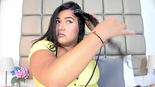 Snapshot of DojaAissha chatting on December 5, 7:32 pm DojaAissha online show from December 5, 7:32 pm