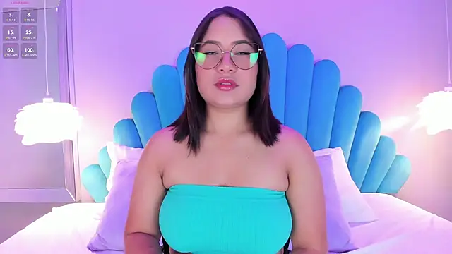 HannaKarson online show from March 7, 11:40 am