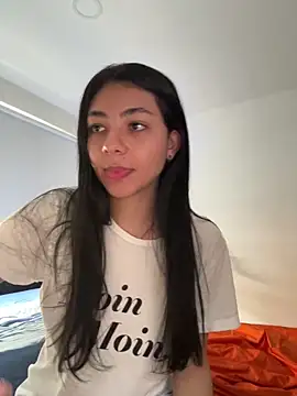 Snapshot of Liissa_cute_ chatting on December 21, 9:11 pm Liissa cute online show from December 21, 9:11 pm