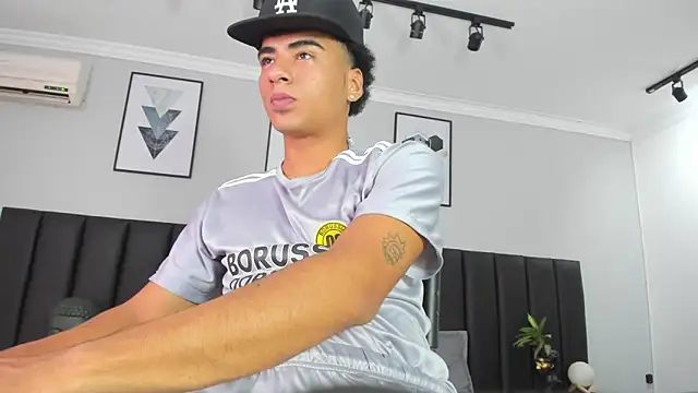 ANGEL NICOLAS online show from January 11, 9:36 pm