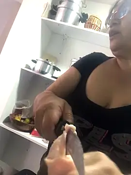 Sweeetness Milf online show from December 2, 3:47 pm