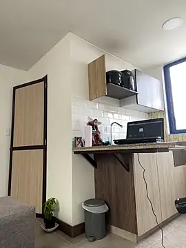 LauraCadwell online show from December 22, 4:27 pm