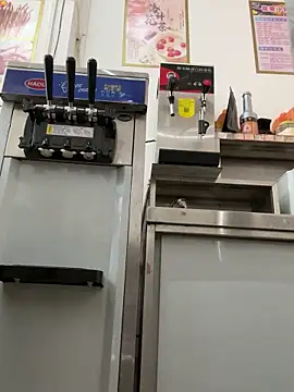 andii-1 online show from February 28, 5:04 am