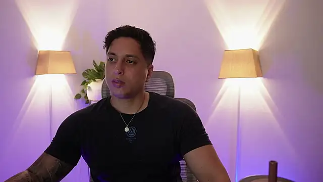 Snapshot of appolo_allen chatting on May 15, 2:51 am appolo allen online show from May 15, 2:51 am