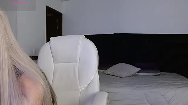 peyton golden1 online show from May 13, 3:04 am