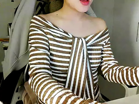 Snapshot of Yin-girl chatting on January 8, 4:42 pm Yin-girl online show from January 8, 4:42 pm