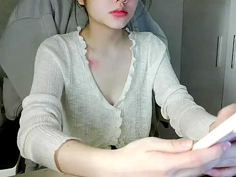 Snapshot of Yin-girl chatting on February 4, 6:14 pm Yin-girl online show from February 4, 6:14 pm