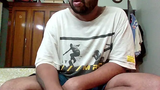 Snapshot of whoreboi98 chatting on December 19, 8:23 pm whoreboi98 online show from December 19, 8:23 pm