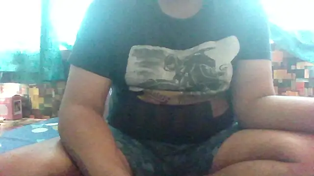 Snapshot of whoreboi98 chatting on February 16, 5:58 am whoreboi98 online show from February 16, 5:58 am