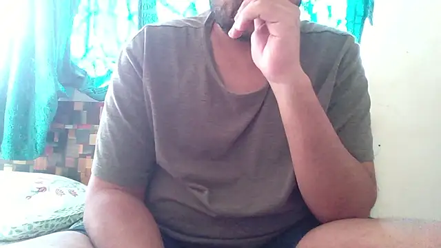 Snapshot of whoreboi98 chatting on February 20, 5:15 am whoreboi98 online show from February 20, 5:15 am