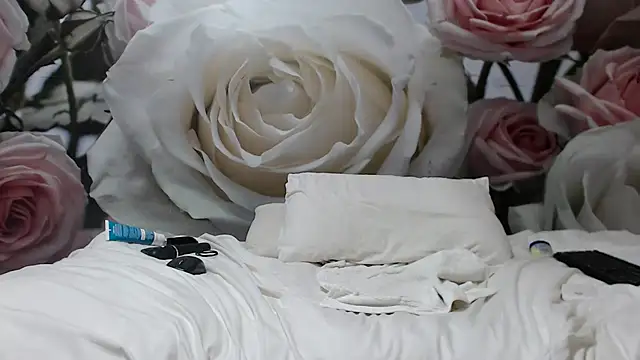 Snapshot of Sexysilverfoxxx chatting on December 2, 6:32 pm Sexysilverfoxxx online show from December 2, 6:32 pm