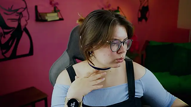 Snapshot of KeytSilvas chatting on December 11, 8:58 am KeytSilvas online show from December 11, 8:58 am