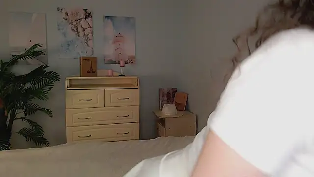 Snapshot of cosmosbaby chatting on September 13, 2:50 pm cosmosbaby online show from September 13, 2:50 pm