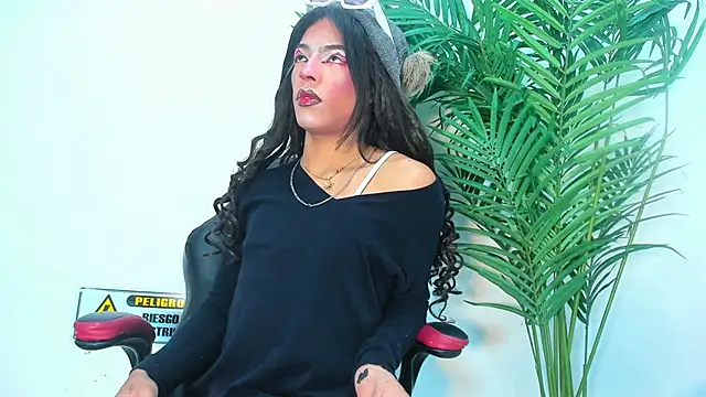 Briyit Doll online show from December 3, 12:06 pm