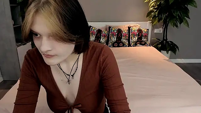 Snapshot of CandyBooms_ chatting on September 21, 5:42 am CandyBooms online show from September 21, 5:42 am