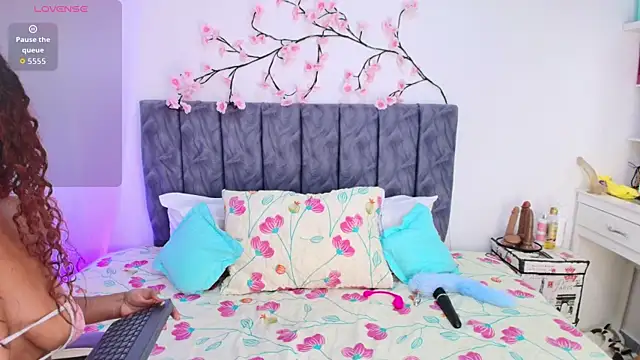 Sophiee Velvet online show from April 17, 3:37 pm