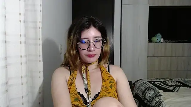 Snapshot of mariana124- chatting on December 9, 6:46 pm mariana124- online show from December 9, 6:46 pm