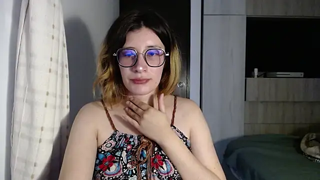 Snapshot of mariana124- chatting on December 13, 2:38 pm mariana124- online show from December 13, 2:38 pm