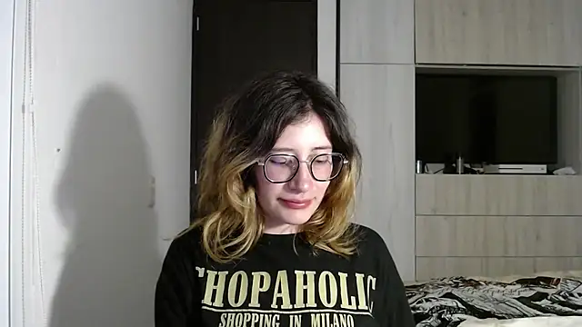 Snapshot of mariana124- chatting on December 17, 9:05 pm mariana124- online show from December 17, 9:05 pm