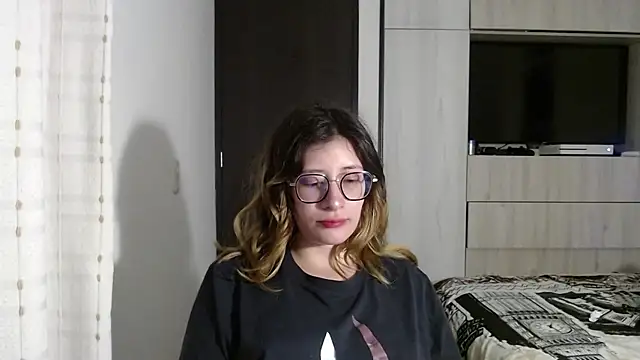 Snapshot of mariana124- chatting on December 18, 9:08 pm mariana124- online show from December 18, 9:08 pm