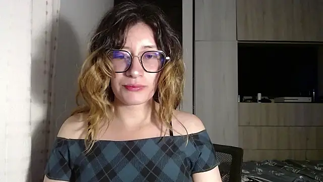 Snapshot of mariana124- chatting on December 20, 5:40 pm mariana124- online show from December 20, 5:40 pm