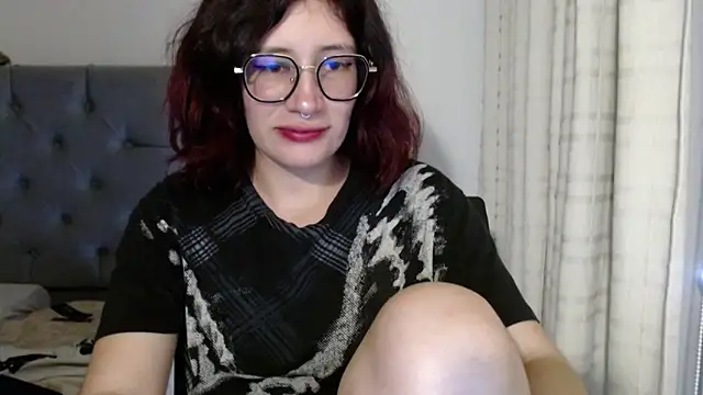 Snapshot of mariana124- chatting on January 2, 2:35 pm mariana124- online show from January 2, 2:35 pm