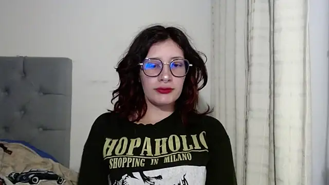 Snapshot of mariana124- chatting on January 7, 6:24 pm mariana124- online show from January 7, 6:24 pm