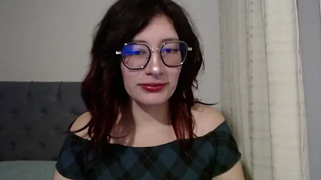 Snapshot of mariana124- chatting on January 9, 5:11 pm mariana124- online show from January 9, 5:11 pm