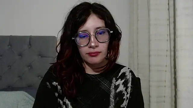 Snapshot of mariana124- chatting on February 6, 12:00 am mariana124- online show from February 6, 12:00 am