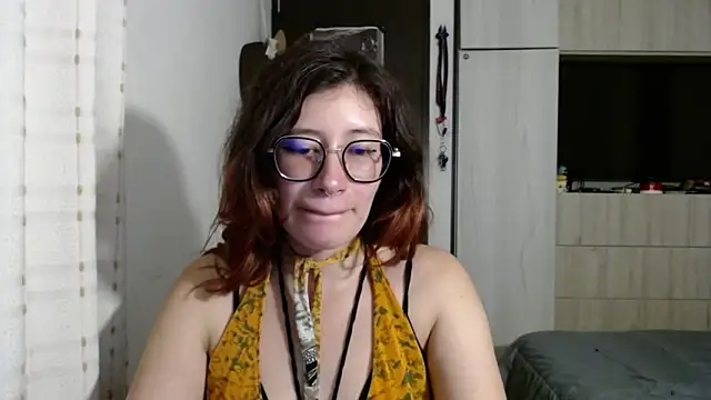 Snapshot of mariana124- chatting on March 19, 12:37 am mariana124- online show from March 19, 12:37 am