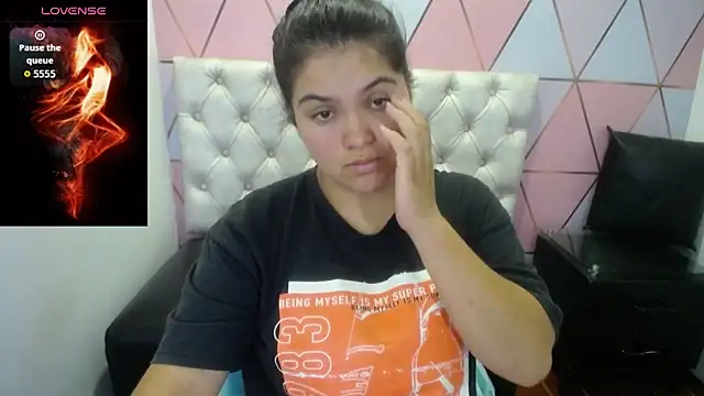Snapshot of Marinasexxx chatting on October 17, 8:33 pm Marinasexxx online show from October 17, 8:33 pm
