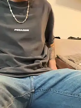 Snapshot of max_modus chatting on October 9, 9:07 am max modus online show from October 9, 9:07 am