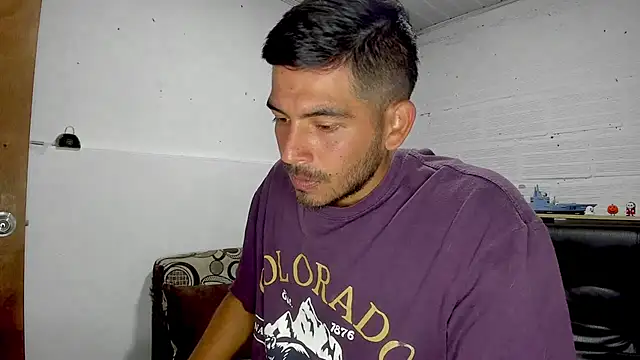 Snapshot of Himoreno25 chatting on January 31, 1:11 am Himoreno25 online show from January 31, 1:11 am