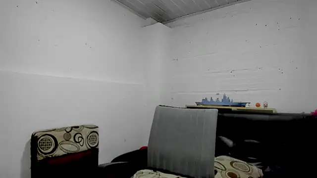 Snapshot of Himoreno25 chatting on February 17, 3:25 am Himoreno25 online show from February 17, 3:25 am