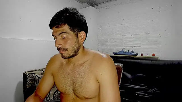 Snapshot of Himoreno25 chatting on February 26, 3:21 am Himoreno25 online show from February 26, 3:21 am