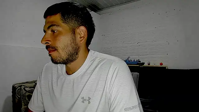 Snapshot of Himoreno25 chatting on March 12, 2:20 am Himoreno25 online show from March 12, 2:20 am