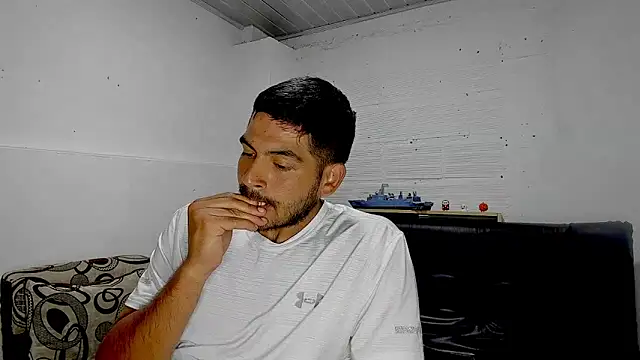 Snapshot of Himoreno25 chatting on March 12, 5:24 am Himoreno25 online show from March 12, 5:24 am